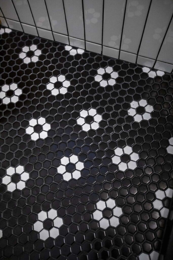 Bathroom Remodel on Shannon Rd, Los Angeles project photo 14