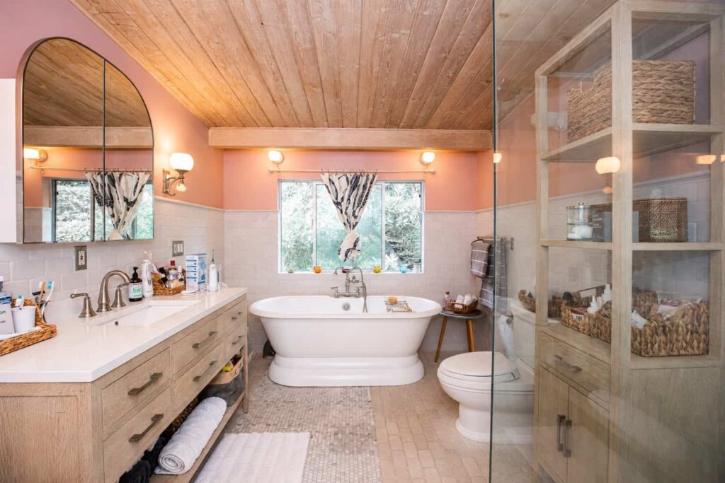 Bathroom Remodel on Shannon Rd, Los Angeles project photo 16