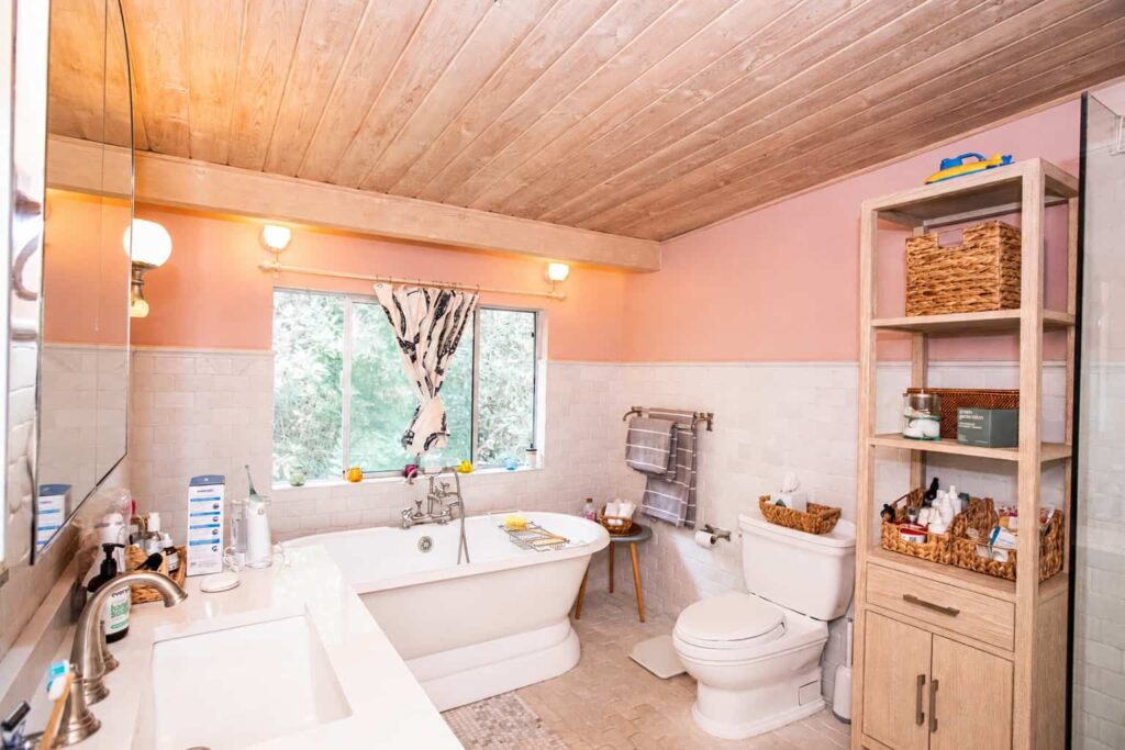 Bathroom Remodel on Shannon Rd, Los Angeles project photo 28