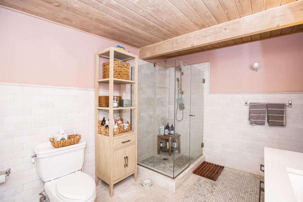 Bathroom Remodel on Shannon Rd, Los Angeles project photo 19
